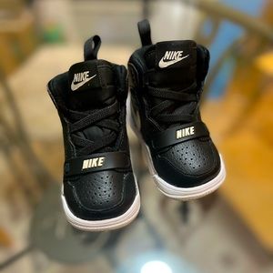 Nike Toddler Air Jordan Legacy 312 black/white 5c - Excellent Used Condition